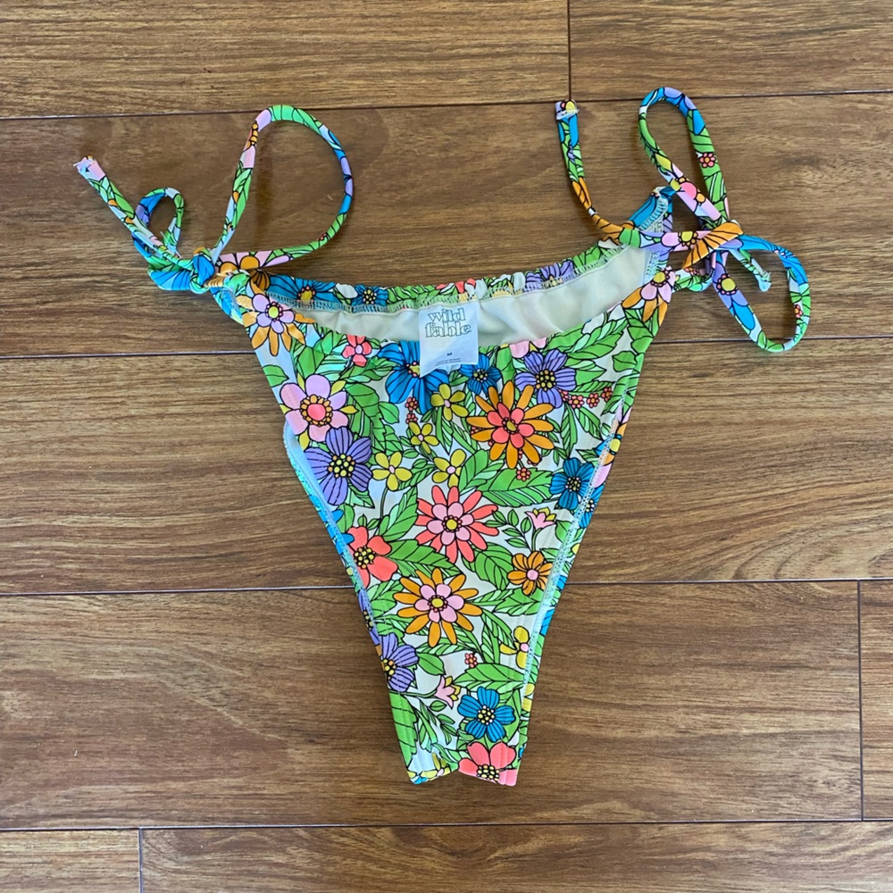 Wild Fable size Medium Bikini Swim Bottom - Bright Floral